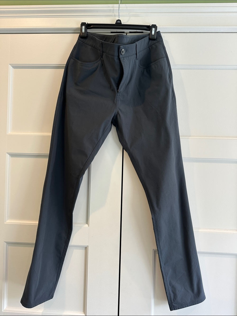 Vuori Men's Skinny Performance Pants in Dark Gray